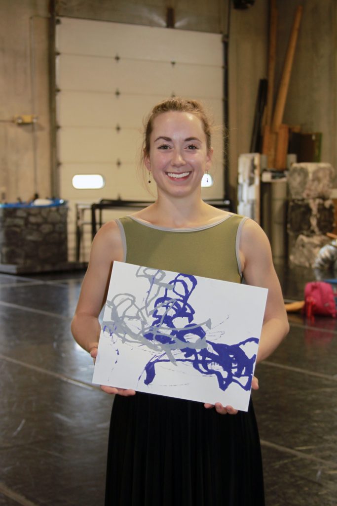 Amelia as the Wicked Queen – Amelia holding artwork
