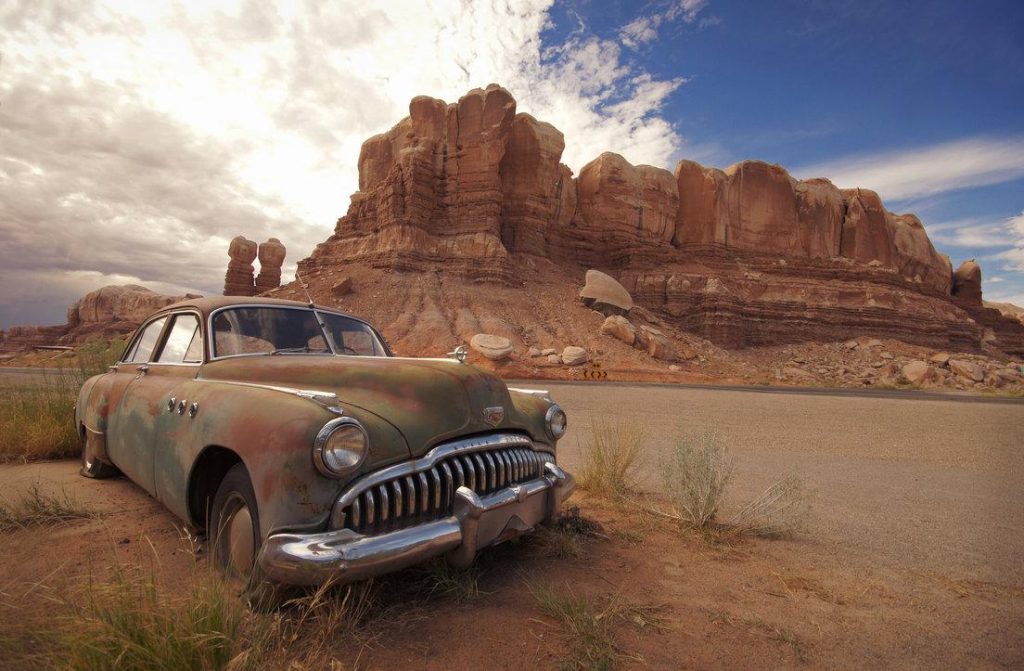Car in Desert – Reference Image