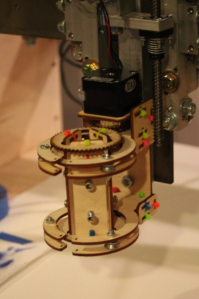 Open Source - process, code, and artist tool chucks – Universal artist tool chuck with swivel axis